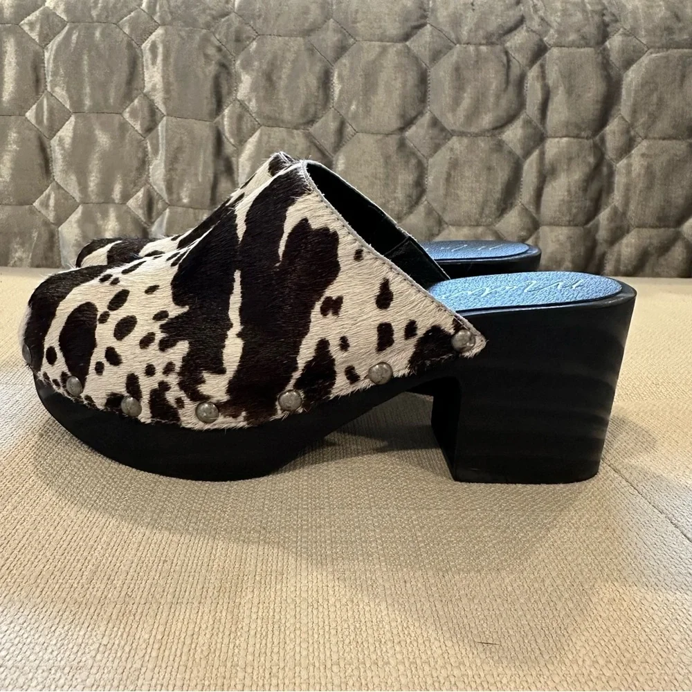 Matisse Black and White Cowhide Studded Platform Clogs - Picture 4 of 10